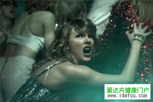 霉霉Taylor Swift新专辑封面图 16个嘲讽造型盘点