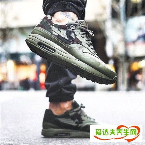 sneaker是什么意思 sneakers是什么意思中文翻译