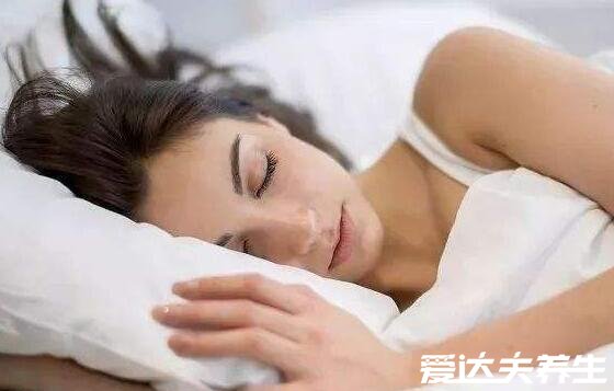 敷面膜的最佳时间，睡前敷面膜效果最佳