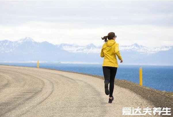 跑步多久才能起到减肥的作用，建议慢跑二十分钟以上(坚持一周)