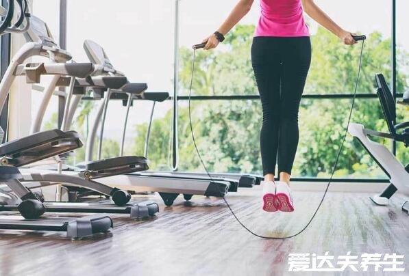 跳绳减肥的正确方法一天跳多少能达到效果，没有固定个数最低持续20分钟