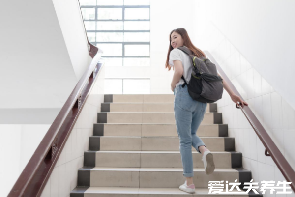 爬楼梯能减肥吗，可以(上下6层楼相当于慢跑1000米)