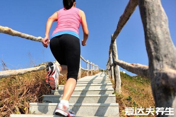 爬楼梯能减肥吗，可以(上下6层楼相当于慢跑1000米)