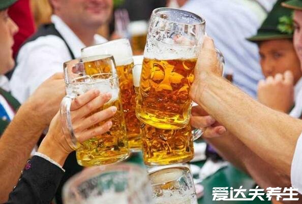 喝啤酒的好处和坏处，适量喝啤酒也是可以养生防老的
