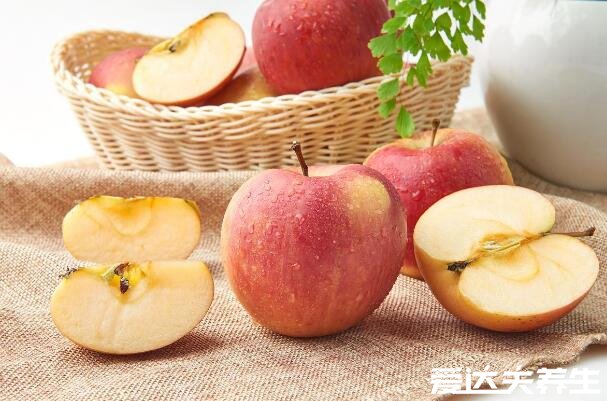 拉肚子吃什么食物好，煮熟的苹果治疗轻度腹泻效果佳