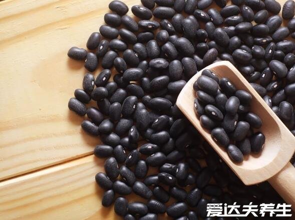黑豆的功效与作用，能够美容护发补血养肾(女人要多吃)