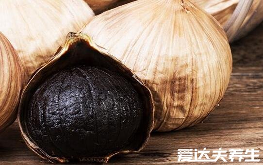 黑蒜的功效和作用，不仅可以保护肝脏还能杀菌/降血糖