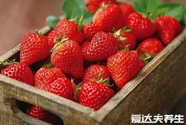 草莓是什么季节的水果，春季末夏季初的水果(附食用注意事项)
