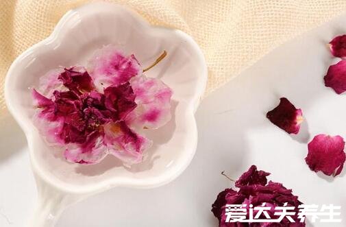 白梅花和玫瑰花泡水喝的功效，不仅可以美容养颜还能治疗阳痿