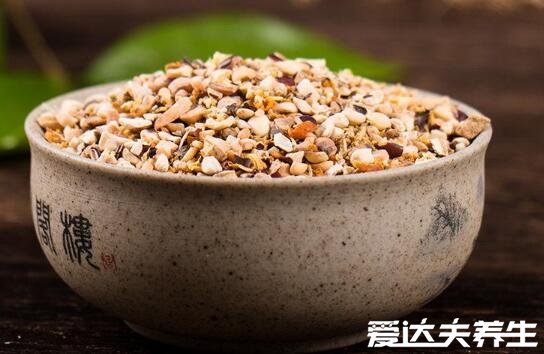 红豆薏米芡实茶的功效与作用，美容养颜/祛湿止痛效果好(女性佳品)