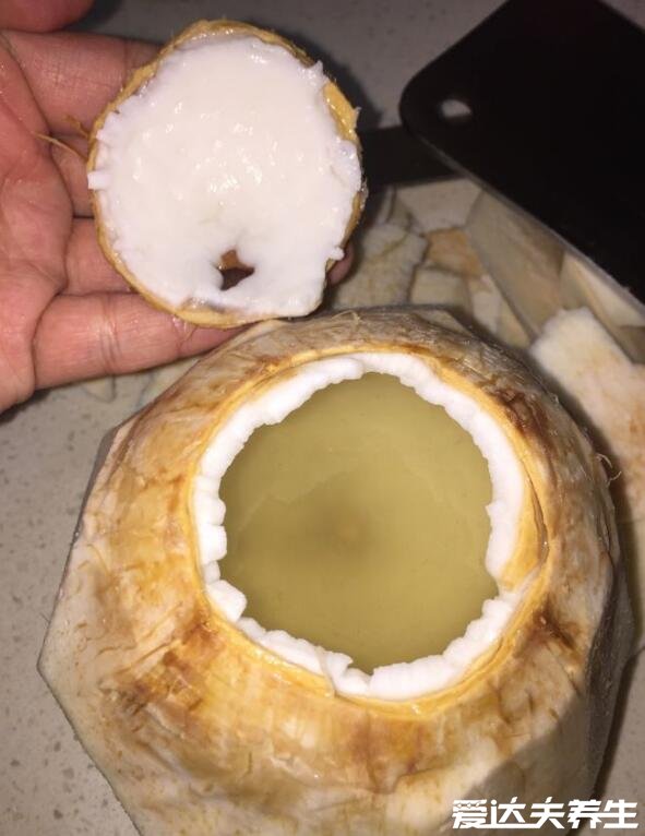 椰子怎么打开怎么吃果肉，不同椰子的多种打开方式图解