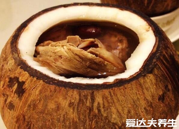 椰子肉怎么吃能直接生吃吗，可生吃而且可蒸可煮制作成甜品