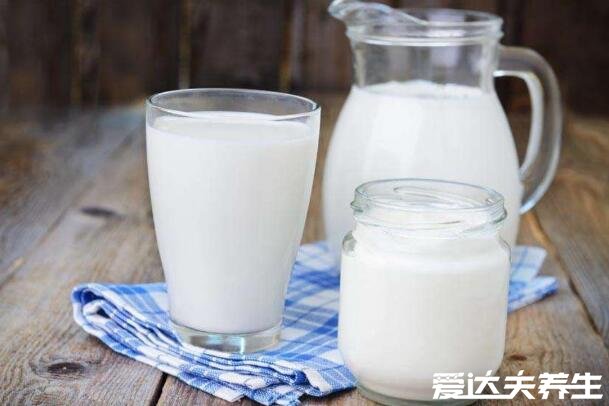 牛奶什么时候喝最好，早餐/下午/睡前/出厂一个月内(附功效)