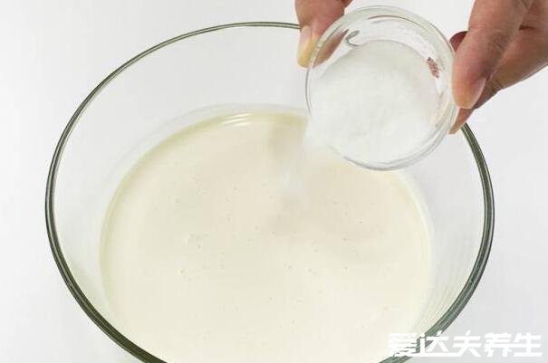 只有纯牛奶怎么做奶油，只需吉利丁片/七个步骤就可以