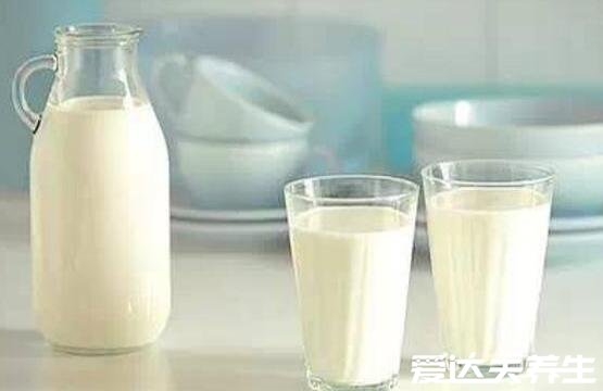 纯牛奶的功效与作用，能强身健体/补脑益智等(青少年必备饮品)
