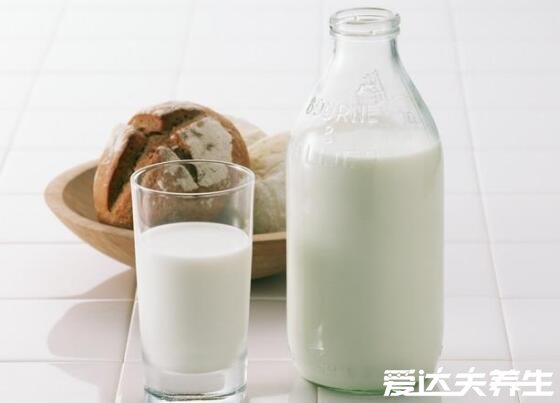 喝牛奶记住4个最佳时间，早餐后喝补充一天的营养(切勿空腹饮用)
