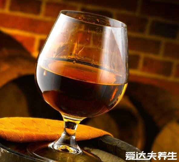 白兰地是什么酒怎么喝，是水果发酵的高酒精度蒸馏酒容易入口