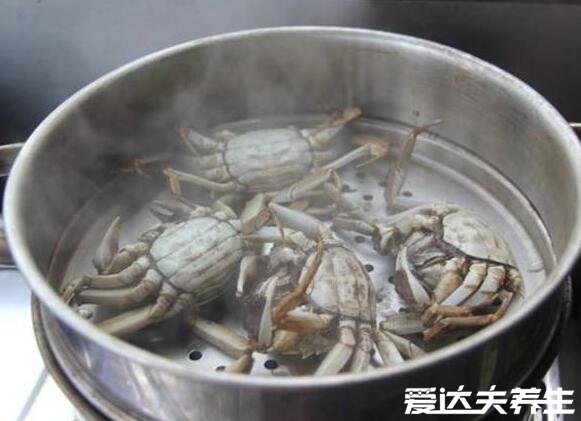 螃蟹要蒸多久才能蒸熟，冷水开火20分钟或水开15分钟