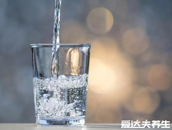 8杯水正确喝水时间表，合理安排喝水时间提神又减肥
