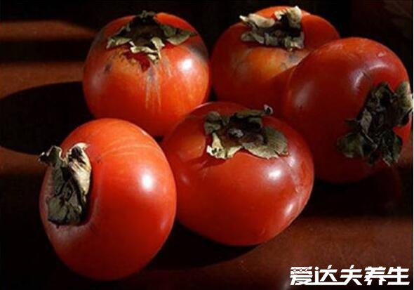 吃柿子的12个禁忌，与高蛋白质高淀粉食物同吃都会消化不良