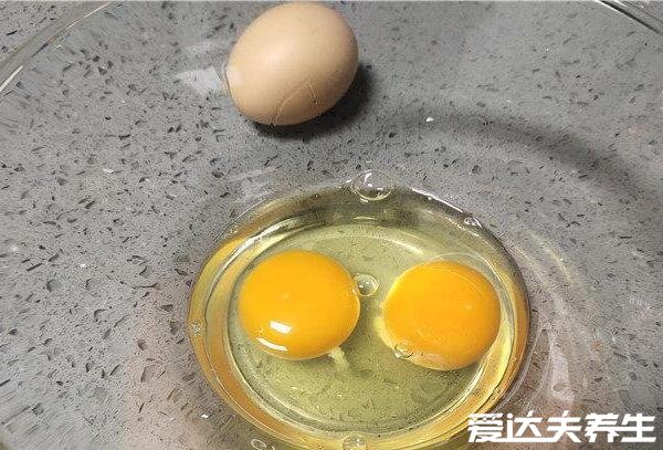 蛋清有蛋黄打不发补救的方法，往里面加柠檬汁/白醋等5样东西即可