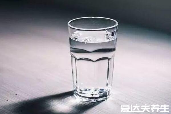 8杯水正确喝水时间表，这样喝排毒养颜/减肥瘦身的效果能翻倍