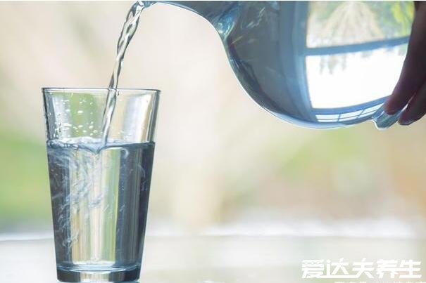 8杯水正确喝水时间表，这样喝排毒养颜/减肥瘦身的效果能翻倍