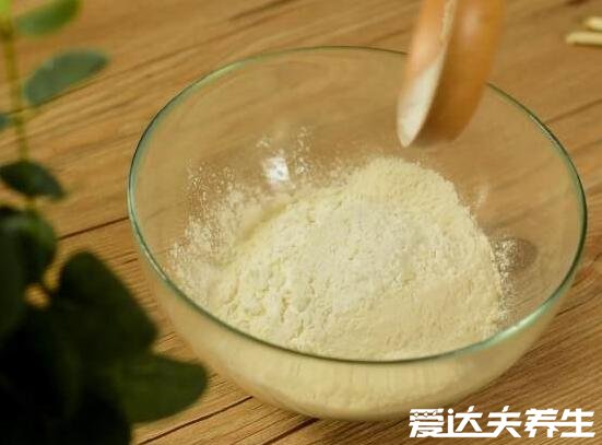 面粉是什么做的和淀粉有什么区别，为小麦磨成粉并不是淀粉