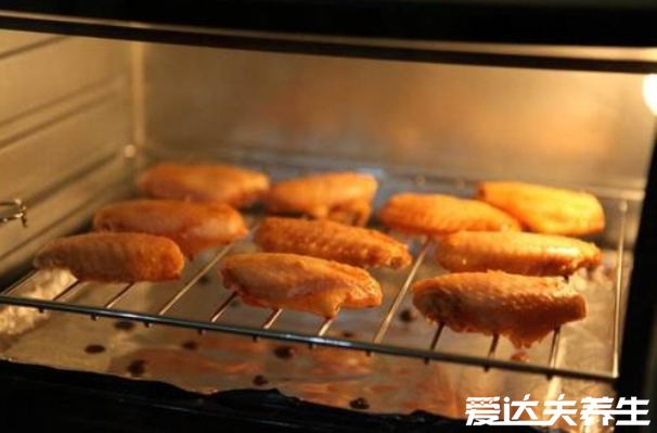 烤箱烤鸡翅温度和时间，上下火200度烤20分钟后翻面烤10分钟(教程)