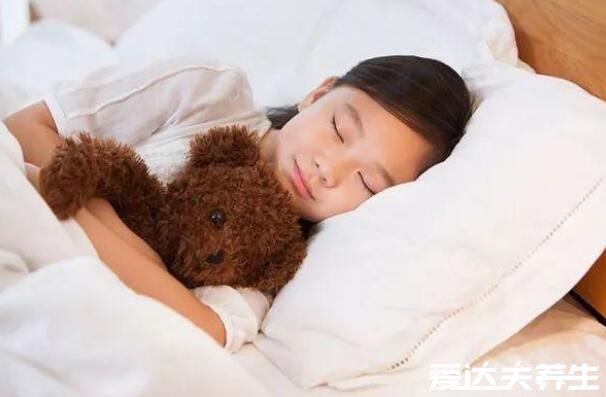 快速入睡10个小妙招，用左边鼻腔呼吸可降低血压促睡眠