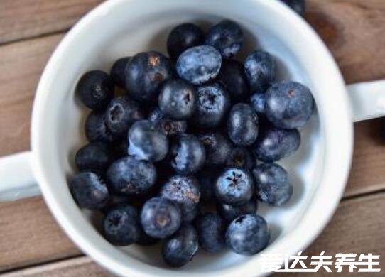 吃什么水果对眼睛好，六大对眼睛好的水果排名(蓝莓排第一)
