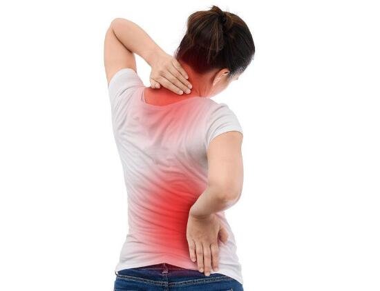 人体后背疼痛位置图详解，肩颈疼痛可能是患上了颈椎病