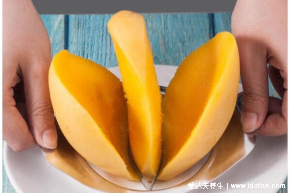 芒果怎么切方便吃，两个方法非常简单不需要削皮