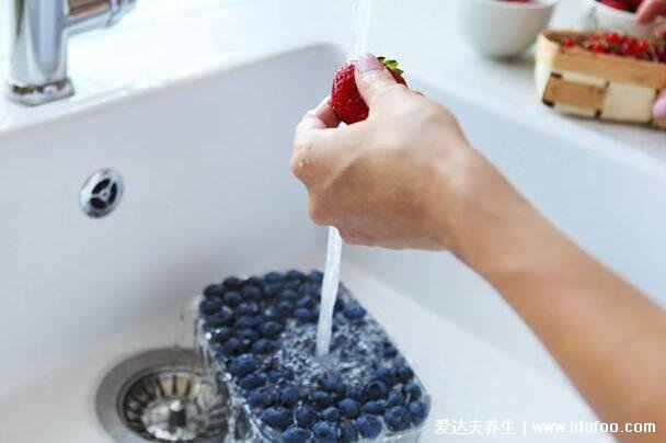 蓝莓怎么洗才干净，盐水/淘米水/淀粉可以洗的非常干净