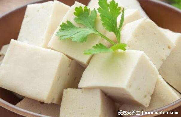 豆腐不能和什么一起吃，3类人群不适合吃豆腐(食物相克表)