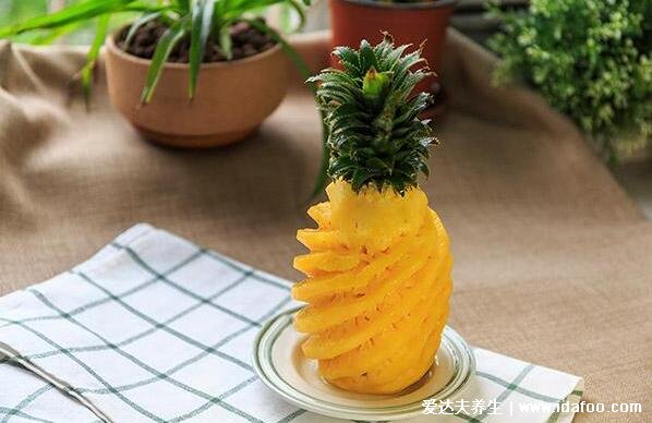 菠萝的功效与作用禁忌，不仅美容美肤还能开胃消食(不可空腹吃)