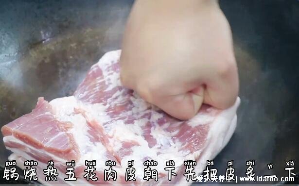 红烧肉怎么做才能软烂而不油腻，很多人第一步都做错了(附视频做法)