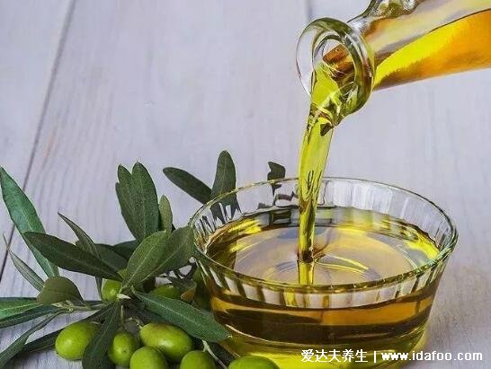 橄榄油的最佳食用方法，早上空腹直接食用10毫升元气满满一整天