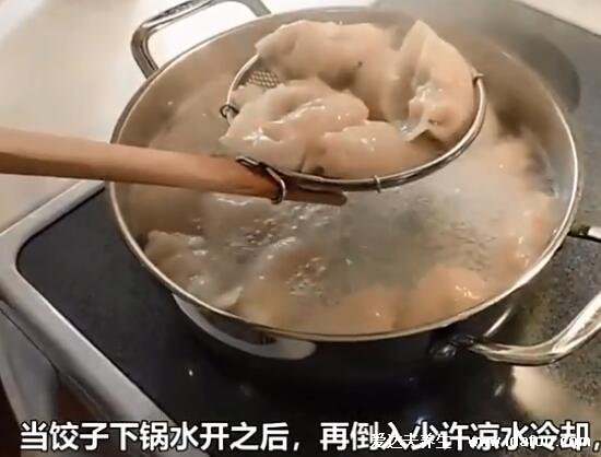 速冻饺子怎么煮好吃不破皮，只需三个小窍门好吃又好看(附视频)