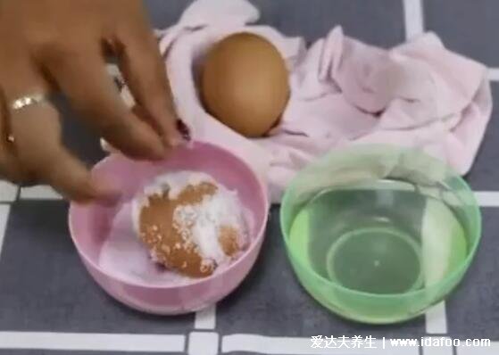 腌鸡蛋出油最好的方法， 白酒加食盐十天腌制出美味咸鸡蛋(视频)