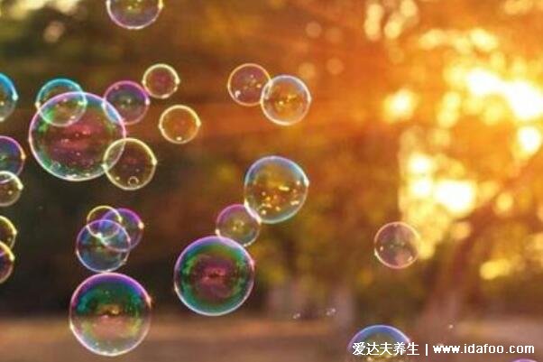 泡泡水的制作方法简单出泡效果好，强推第二种能吹出七彩泡泡