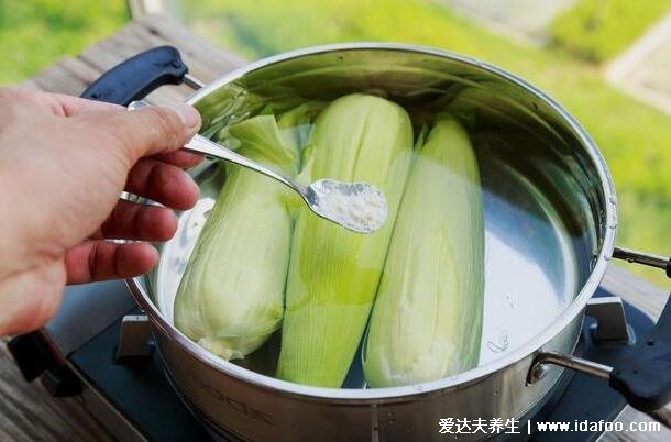 冷水下锅的玉米煮多久，水开再煮15分钟带皮煮更好吃