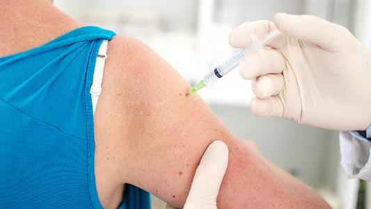 例假来了能打新冠疫苗吗，身体虚的话可以考虑避开