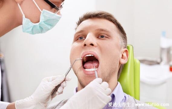 牙龈癌的早期三大症状，口腔溃疡/牙齿松动/长菜花样的肿物