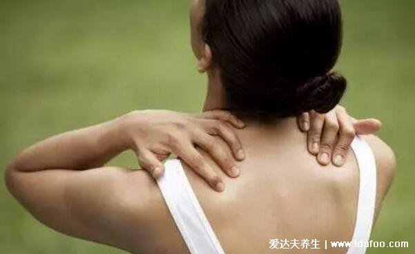 右肩膀痛警惕四种病，心脏病/胆囊炎/肩周炎/癌症最严重