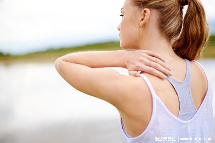 左肩膀痛警惕四种病，感到恶心吃饭都痛的女人可能患有肝癌