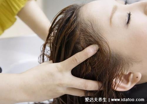 硫磺皂洗头发正确方法，和平时洗头方法差不多(不能长期使用)