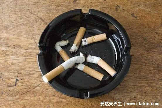 为什么烟灰缸里不能倒水，烟灰缸里的烟可以继续抽(倒水会臭)