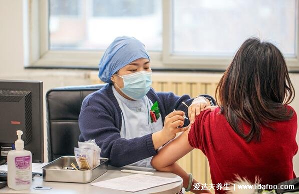 感冒可以打新冠疫苗吗，不能轻微感冒都建议暂缓接种