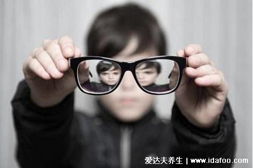 儿童近视配ok镜好还是眼镜好，眼镜更安全(ok镜会感染眼角膜)